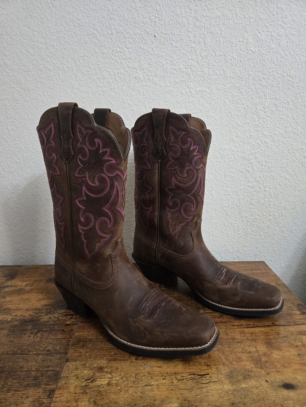 Ariat Brown Leather Lace-Up Cowboy Boots with Pink Embroidery - Picture 3 of 8